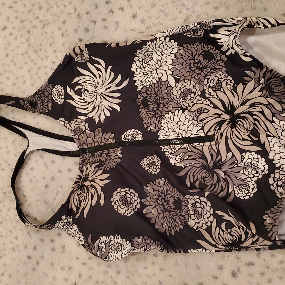 JoyLab Swimsuit - Picture 2 of 5